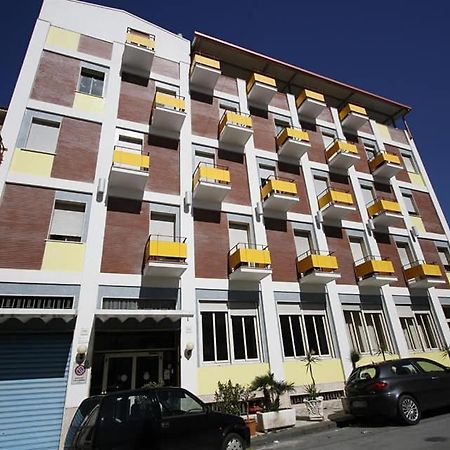 George Hotel Barcellona Pozzo di Gotto Eksteriør billede