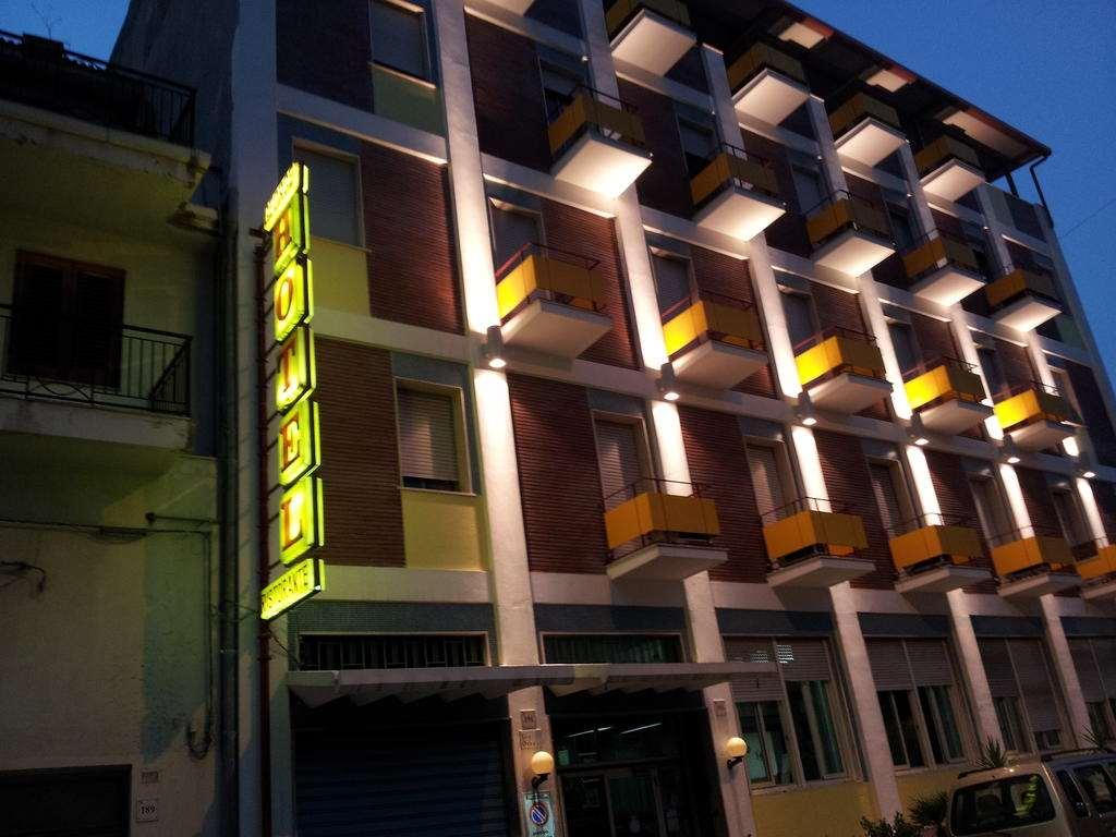 George Hotel Barcellona Pozzo di Gotto Eksteriør billede