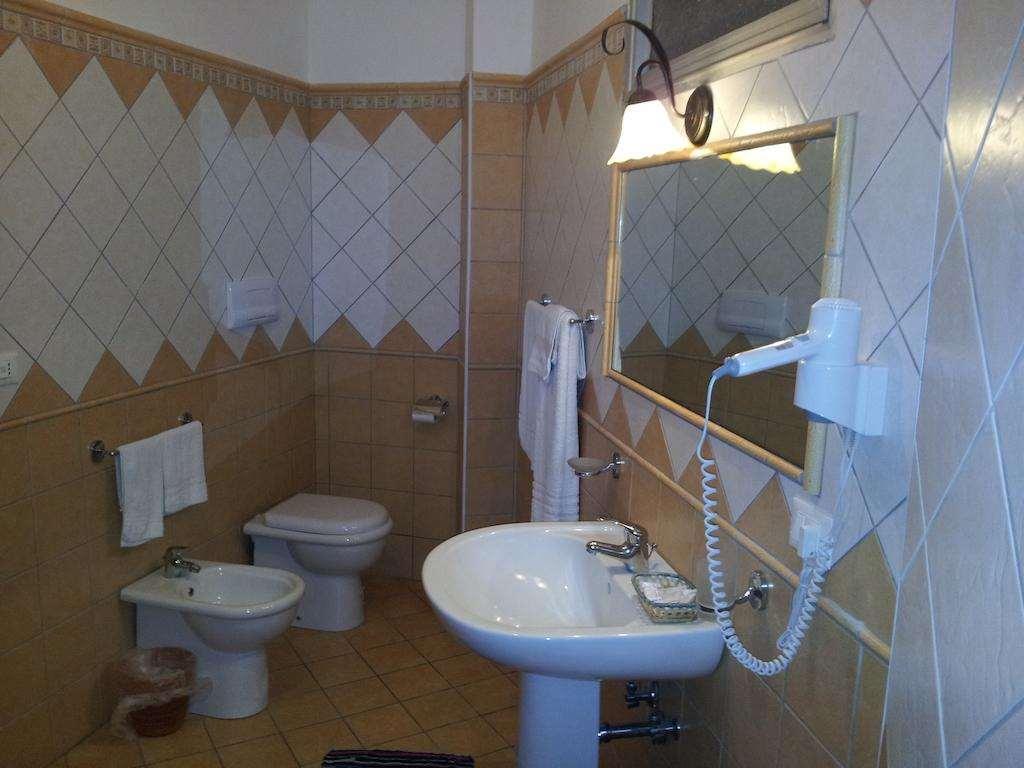 George Hotel Barcellona Pozzo di Gotto Værelse billede