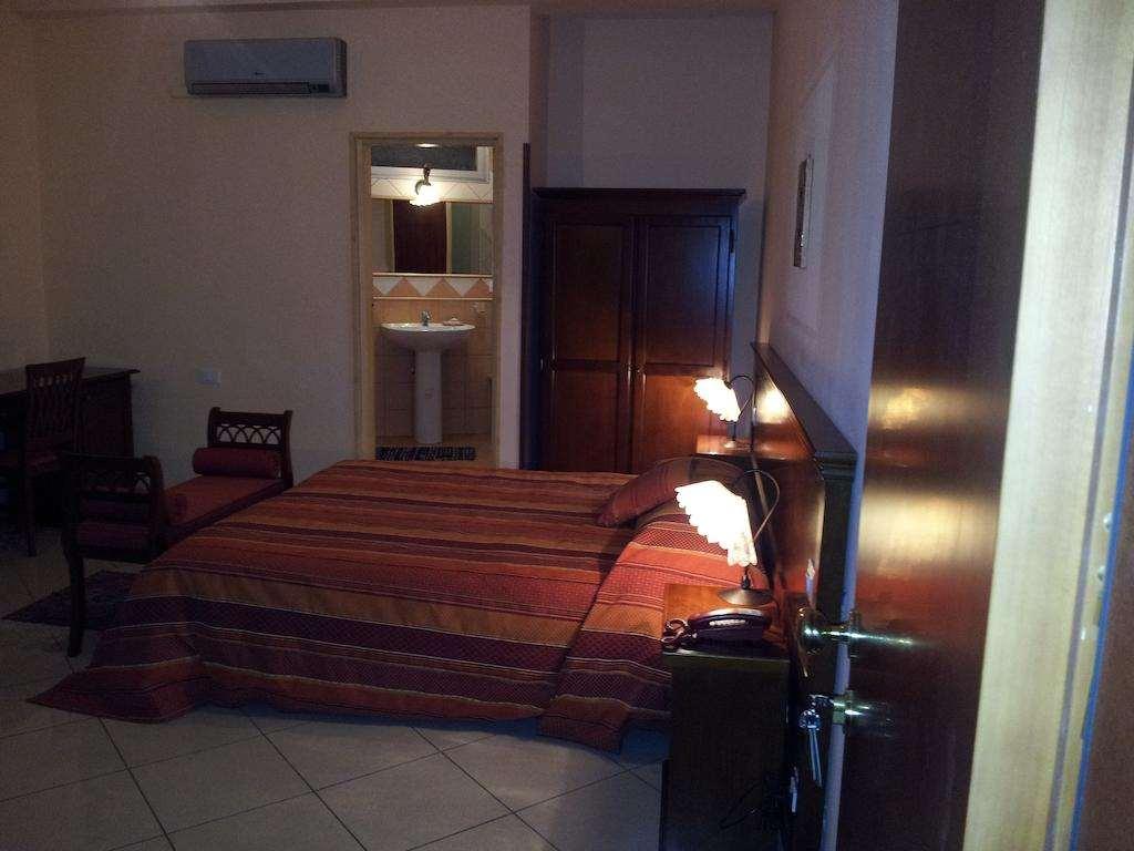 George Hotel Barcellona Pozzo di Gotto Værelse billede