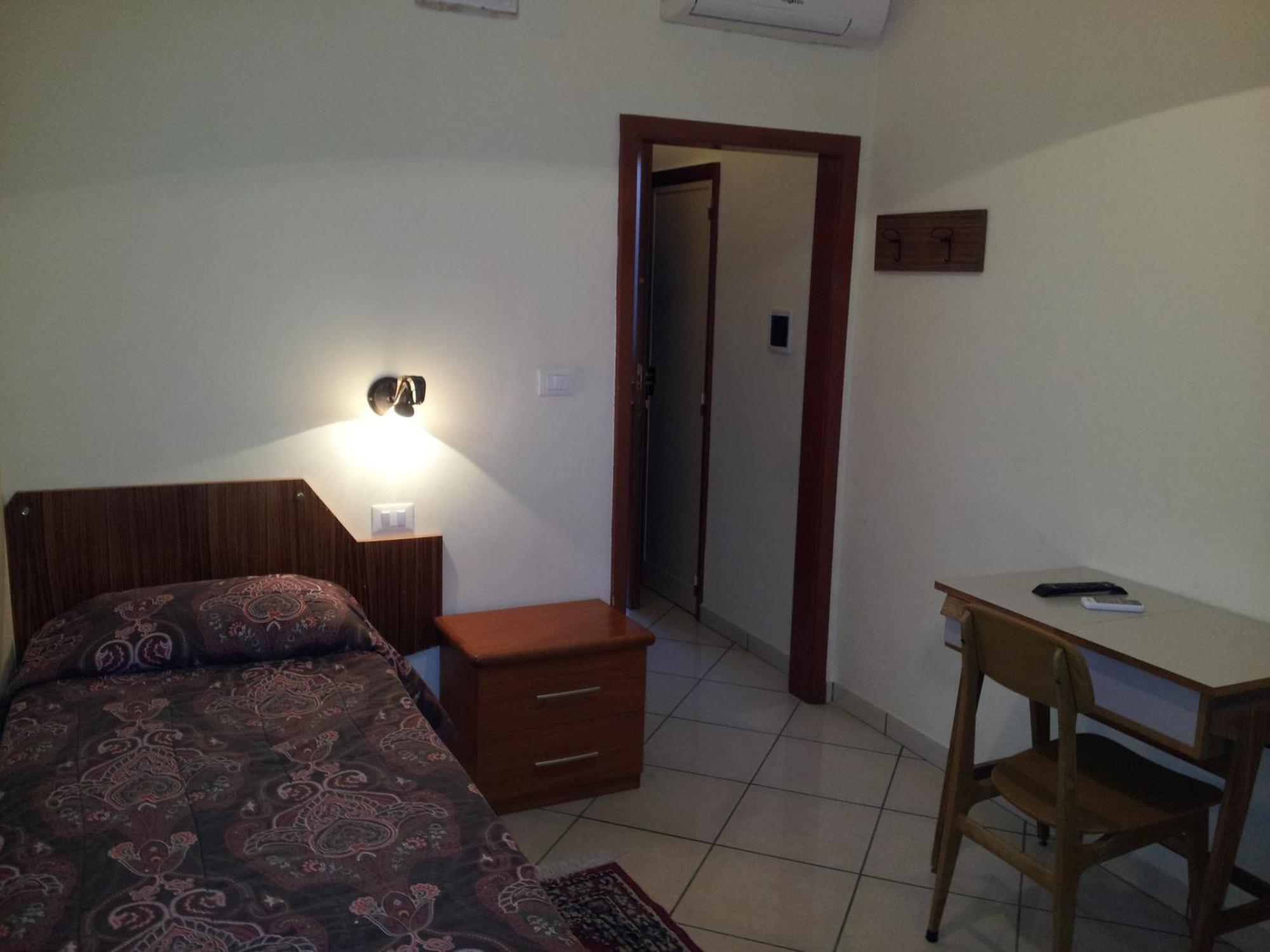 George Hotel Barcellona Pozzo di Gotto Værelse billede