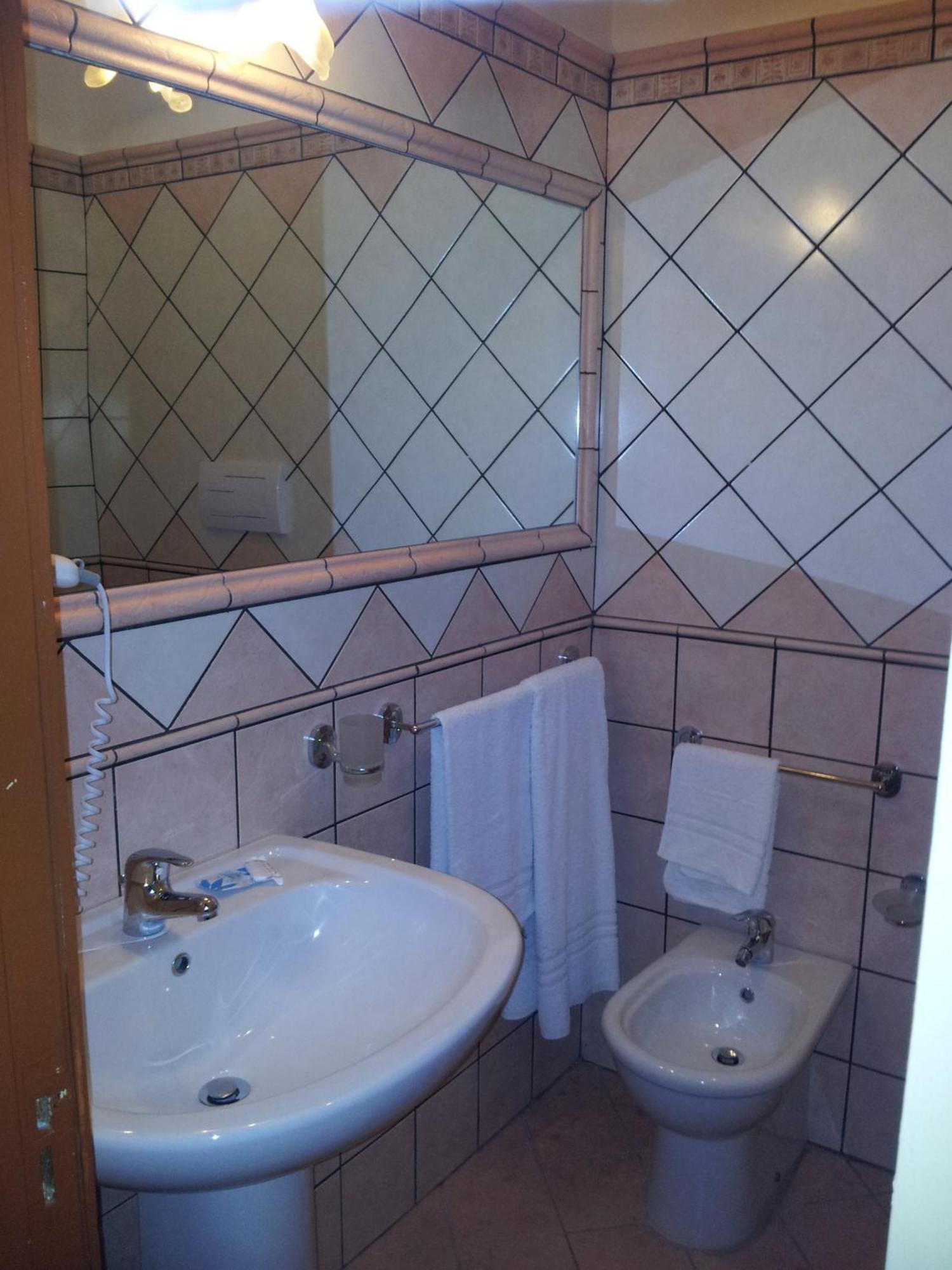 George Hotel Barcellona Pozzo di Gotto Værelse billede