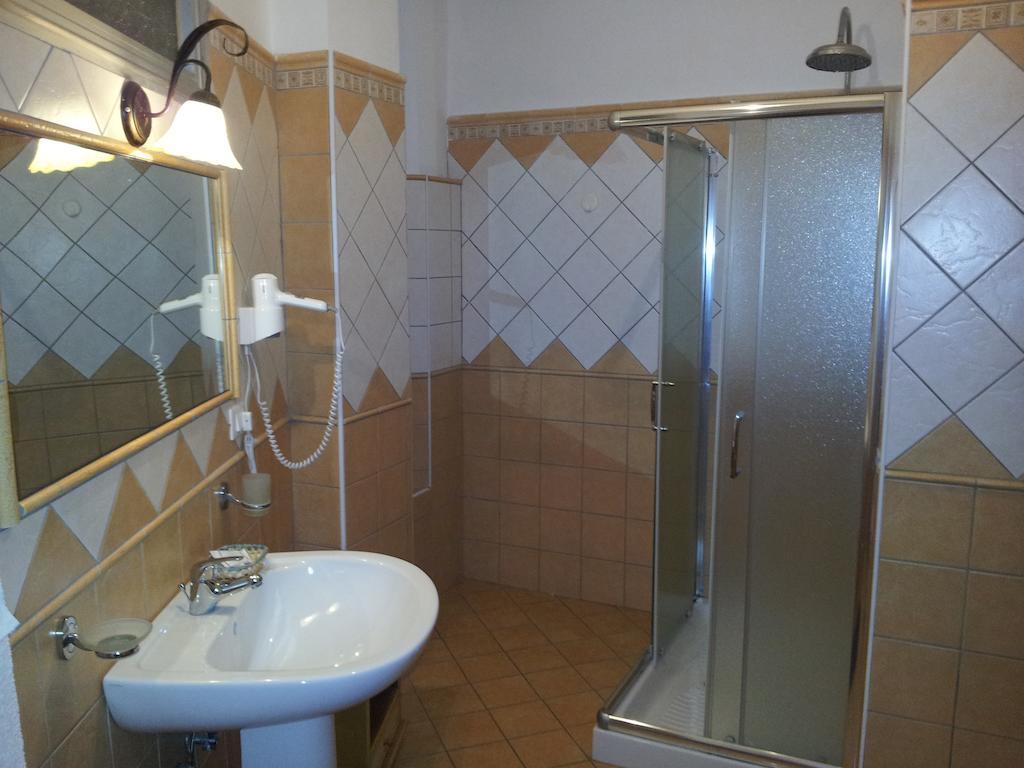 George Hotel Barcellona Pozzo di Gotto Værelse billede