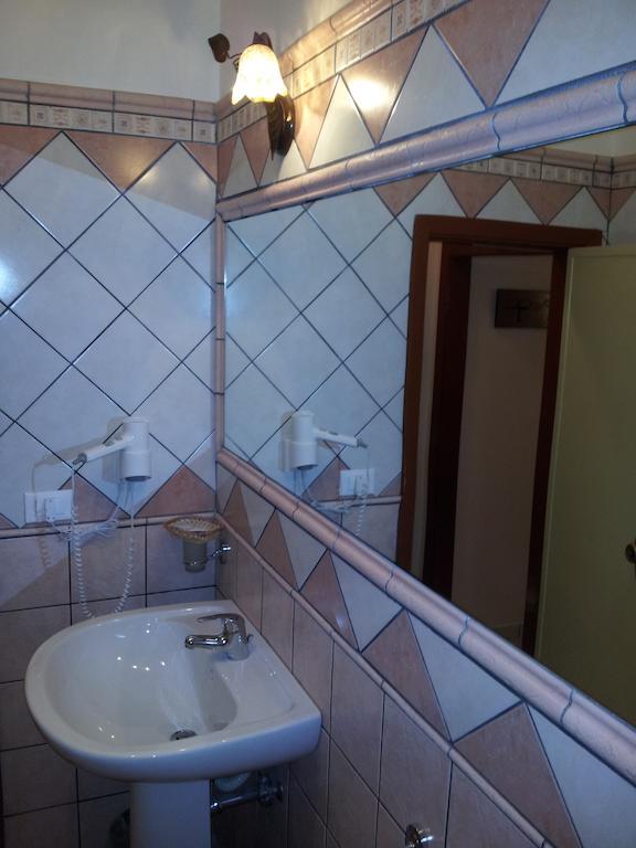 George Hotel Barcellona Pozzo di Gotto Værelse billede